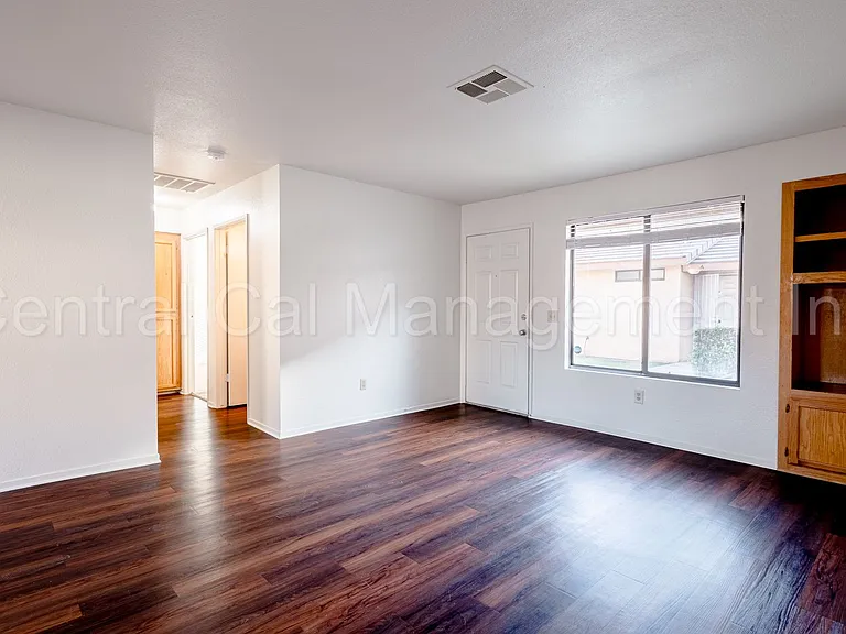 8400 Laborough Dr — Photo 6