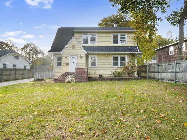 21 6th Avenue, Huntington Station, NY 11746