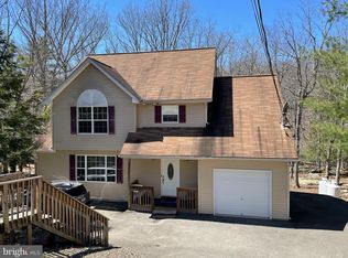 300 Canterbury Rd, Bushkill, PA 18324