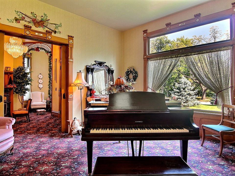 Parlor/Formal Living Room