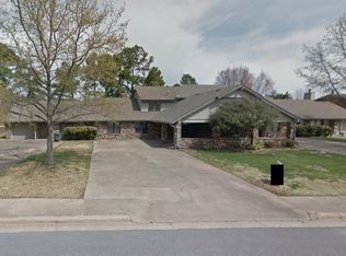 2500 E Sweetbriar Dr, Fayetteville, AR 72703