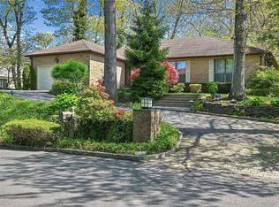 2 Creek Ridge Rd, Bayville, NY 11709