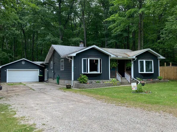 8856 N Loxley Rd, Roscommon, MI 48653