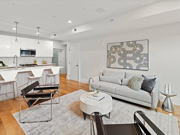 532 E 3rd St #1 — Photo 3