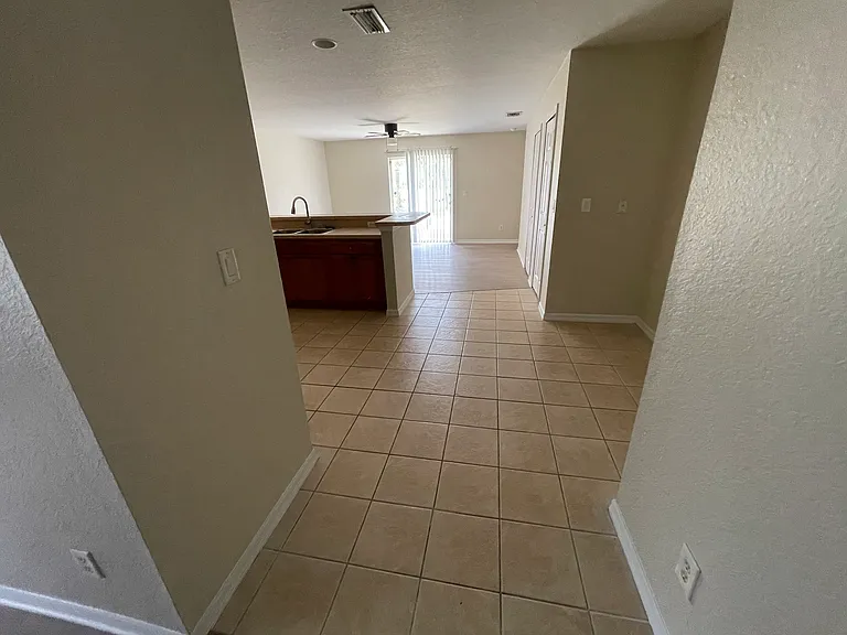 1421 Hibiscus Ave — Photo 7