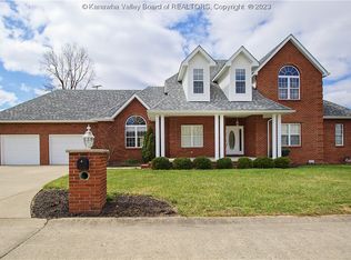 421 Arrowhead Dr, Hurricane, WV 25526