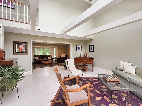 3rd image of 7 Harbor Crest Ct