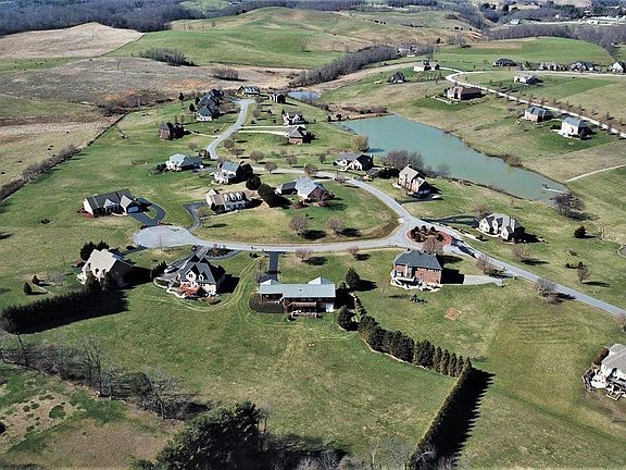 5th image of 2121 Knoll Crest Dr