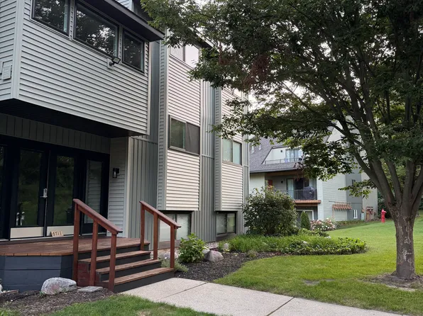 6711 Boca Vista Dr NE Unit 302, Rockford, MI 49341