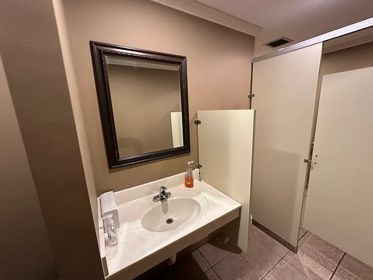 560 S McDonough St #B — Photo 10