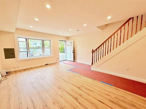 5th image of 260 Milton Ave