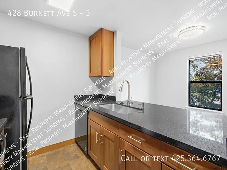 428 Burnett Ave S #3 — Photo 7