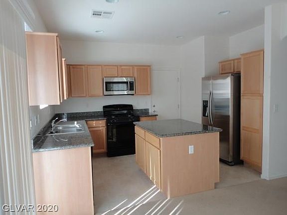 3rd image of 129 Duxford Ave