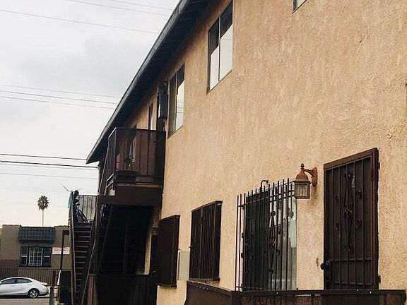 4th image of 8014 S Hoover St APT 3