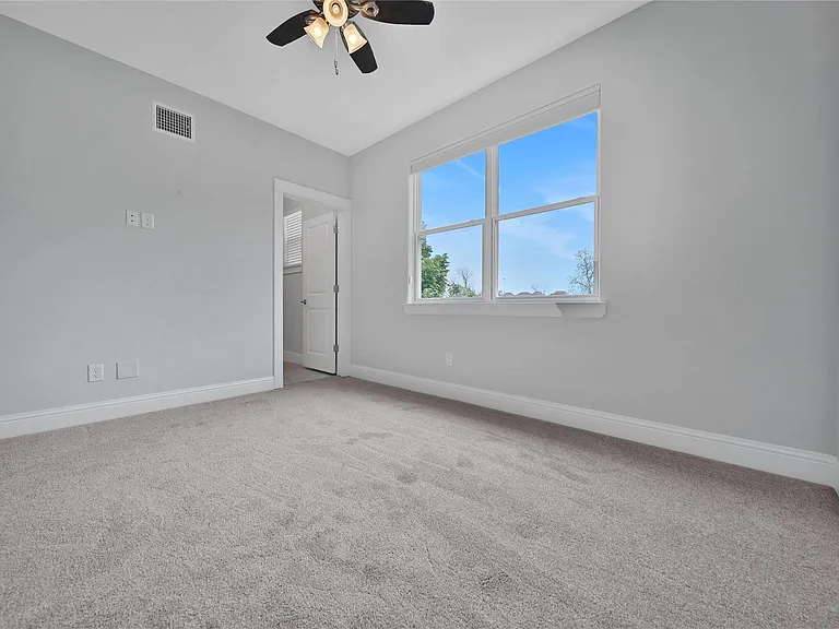 626 E 28th St — Photo 30