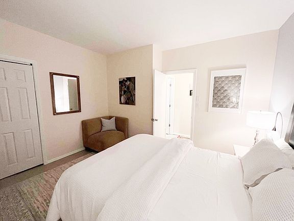 3rd image of 23 Pearl St #4