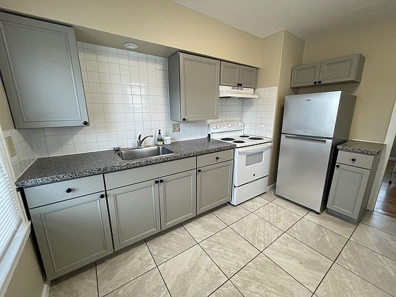 2nd image of 2804 Hiawatha St