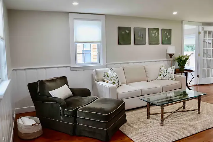10 N Pleasant St — Photo 4