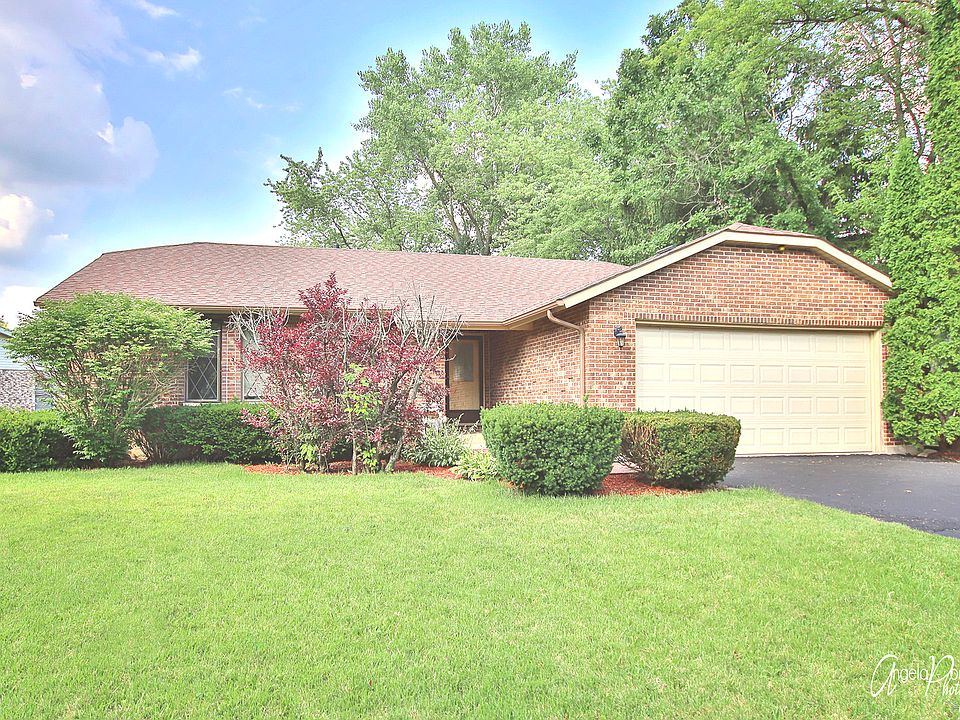 1st image of 145 Lorraine Dr