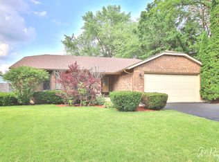 145 Lorraine Dr, Lake Zurich, IL 60047