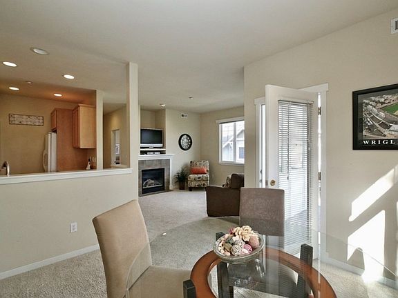 4th image of 1601 NE Katsura St Unit 302