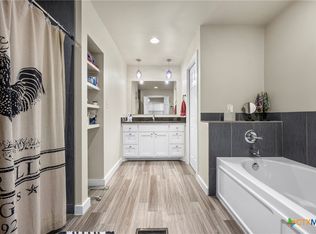 504 S Howe St, Lampasas, TX 76550