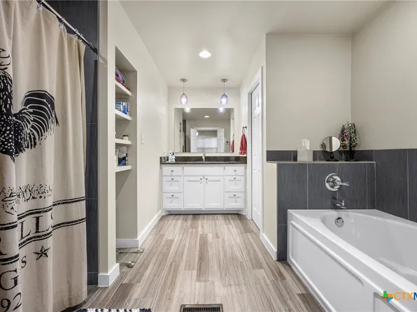 504 S Howe St, Lampasas, TX 76550