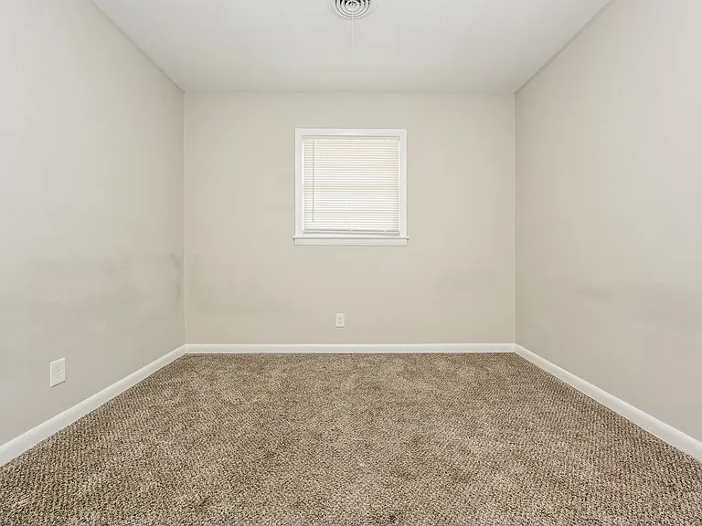 181142_026_bedroom_12962865.jpg