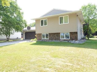 2709 4th Ave S, Moorhead, MN 56560