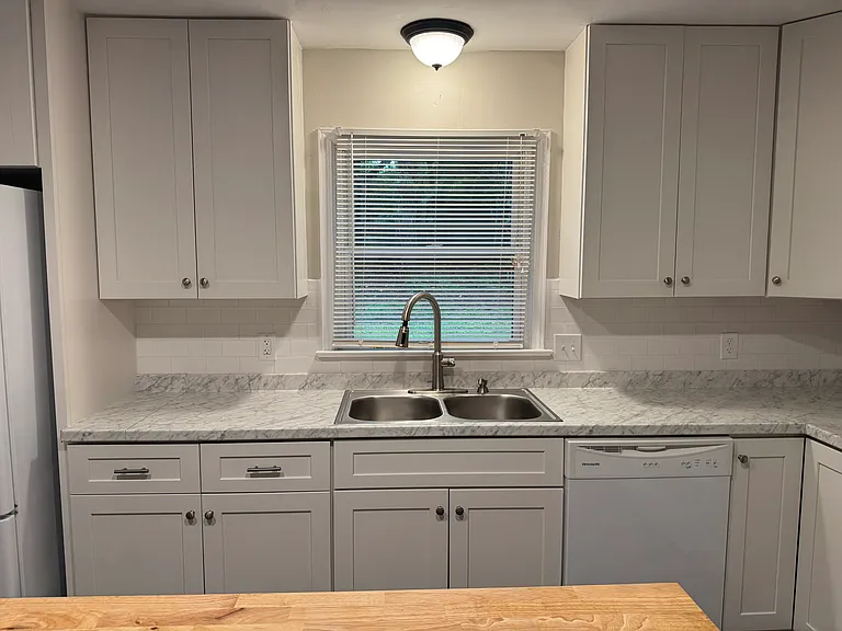 4007 Yadkin Dr — Photo 3