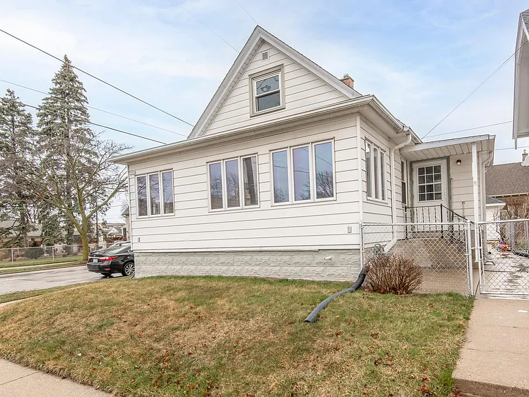 3500 S Clement Ave — Photo 32