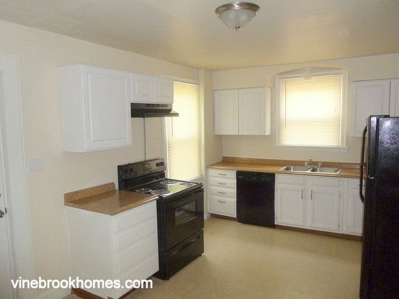 5th image of 3424 Lumardo Ave