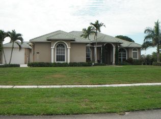15910 Meadow Wood Dr, Wellington, FL 33414