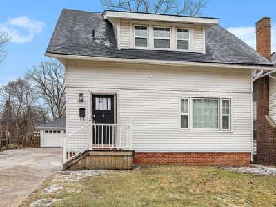 369 W Iroquois Rd, Pontiac, MI, 48341