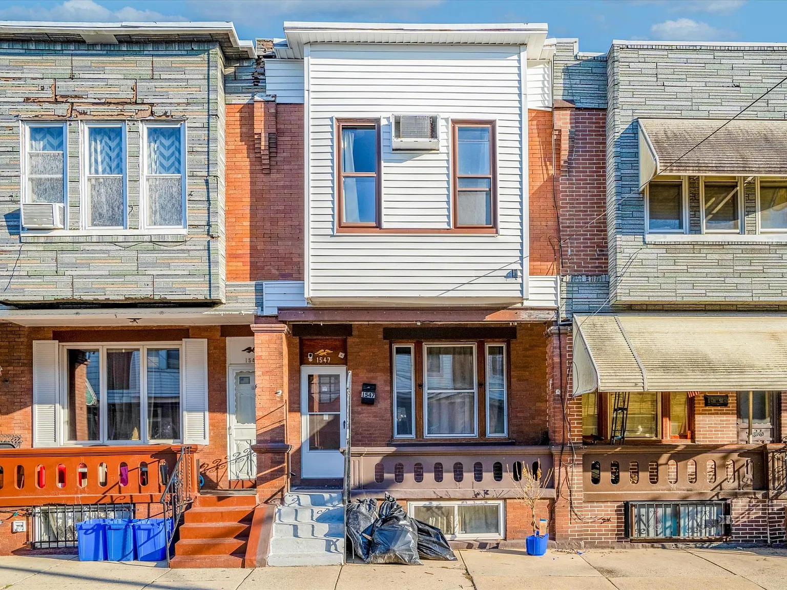 3 bed, 1027 sqft, $1,500 — Photo 1