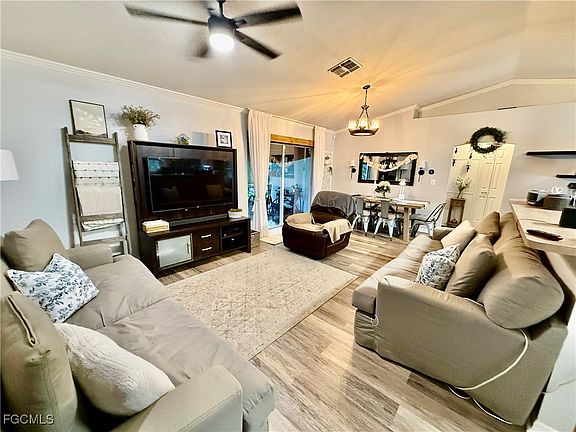 5th image of 802 Kingsbury Ct