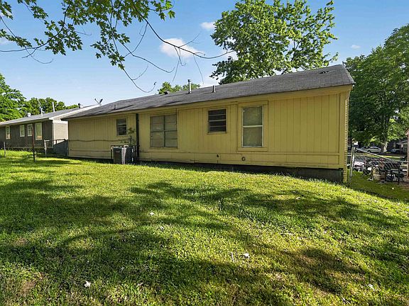 3rd image of 3367 Redcliff Dr