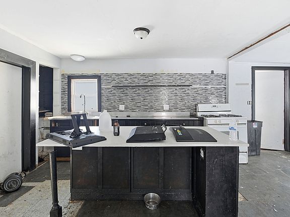 5th image of 2317 Fletcher St