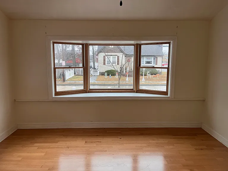 49 Manor Rd #1 — Photo 2