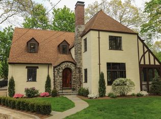 17 Overlook Ter, Larchmont, NY 10538