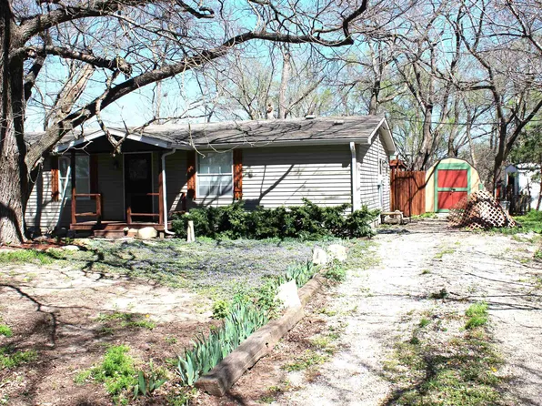 528 W Cleveland St, Marion, KS 66861