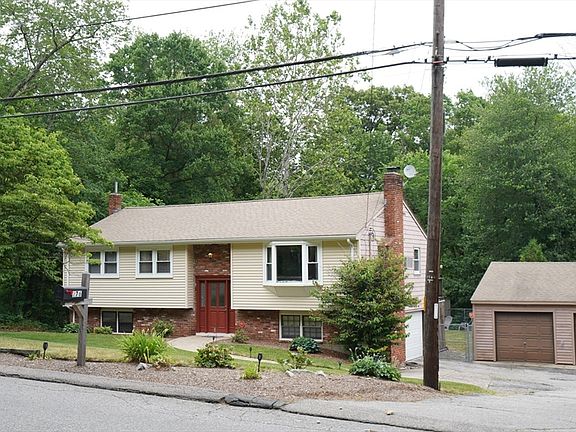 2nd image of 276 Newport Ave
