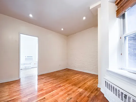 Rented by Kahen Properties | media 27