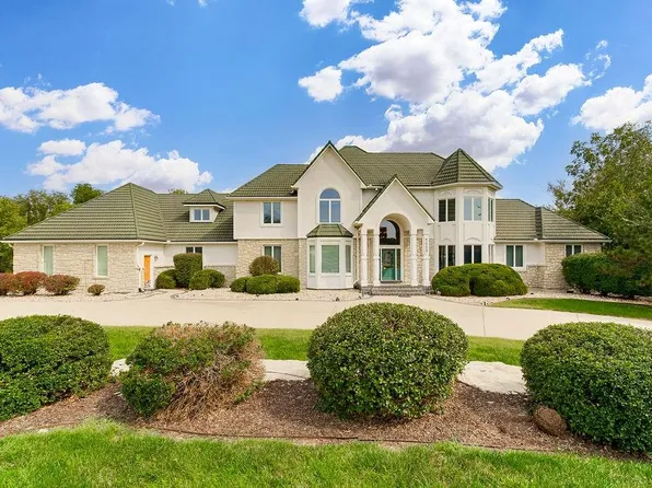 5033 Lewis Dr, Shawnee, KS 66226