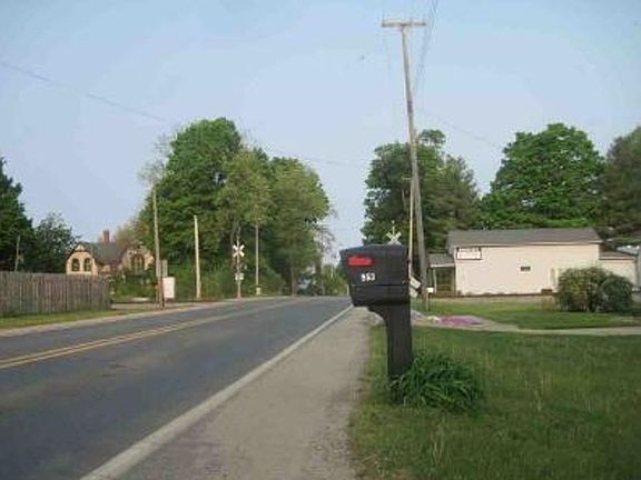 Exterior Neighborhood (street photo)