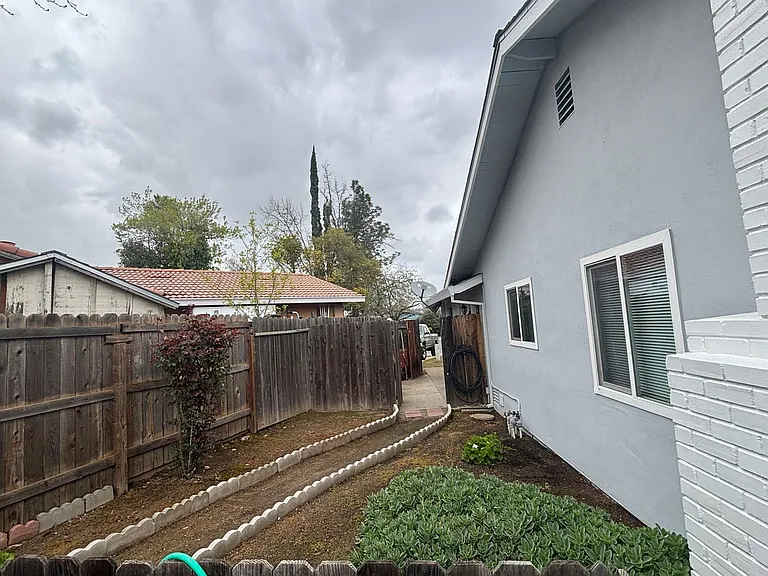 5958 Jeanine Dr — Photo 10