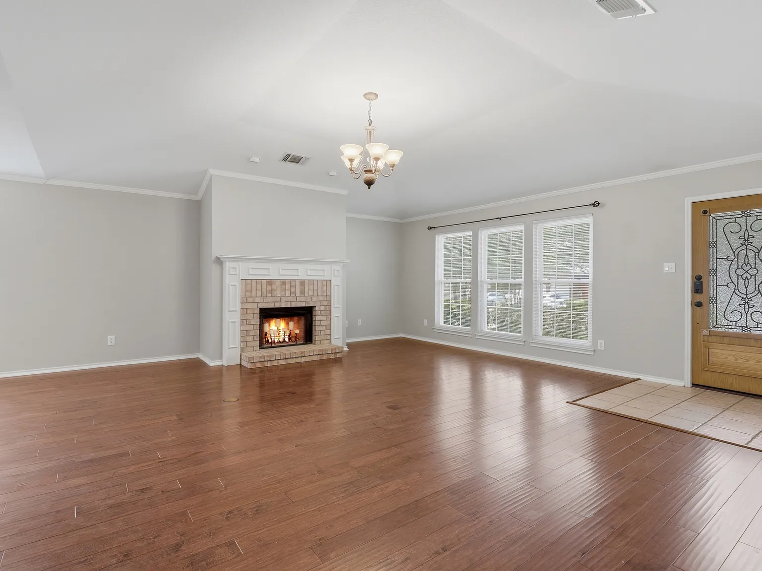 3 bed, 2150 sqft, $2,300 — Photo 4