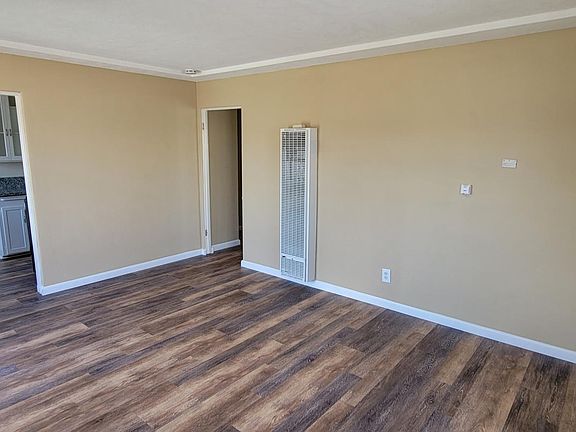 3rd image of 4723 W Point Loma Blvd