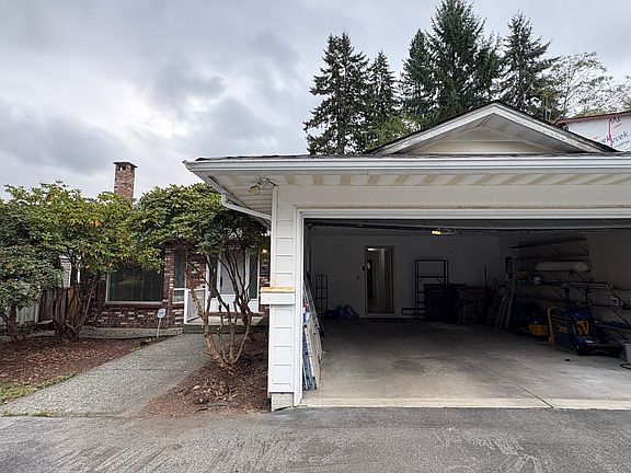 2nd image of 657 Poirier St