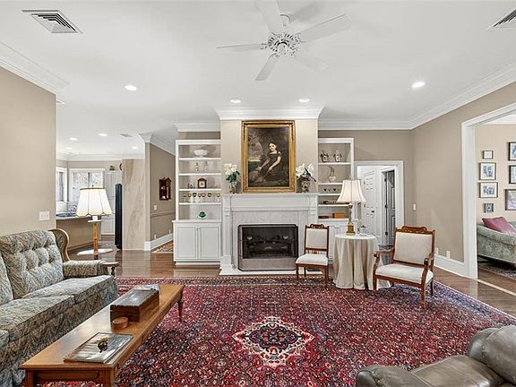4th image of 262 Saint James Ave